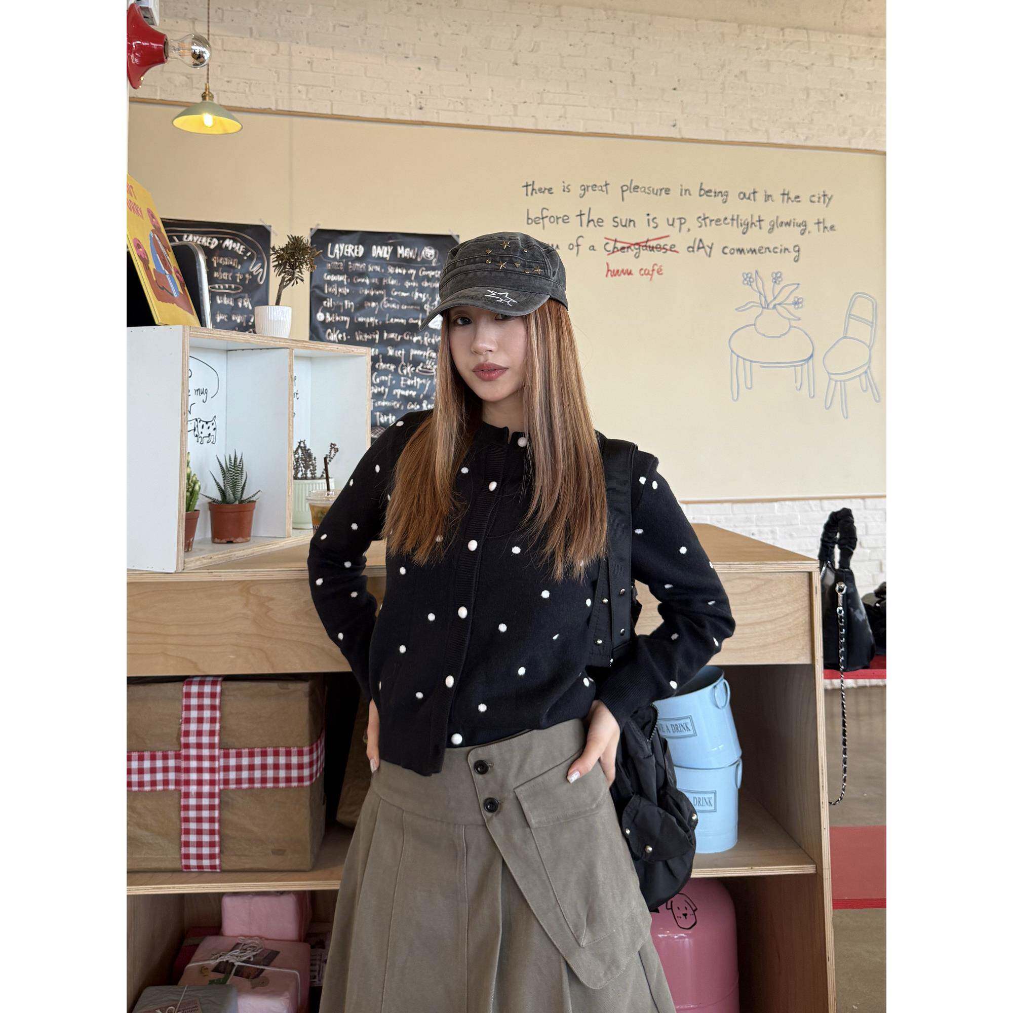 川川也美式正肩波点黑色针织衫女秋冬新短款毛衣开衫上衣外套慵懒