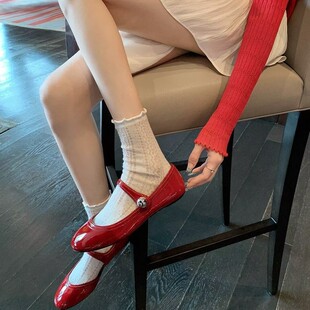 法式可爱圆头平底单鞋女2026新款百搭侧空配裙子红色浅口玛丽珍鞋