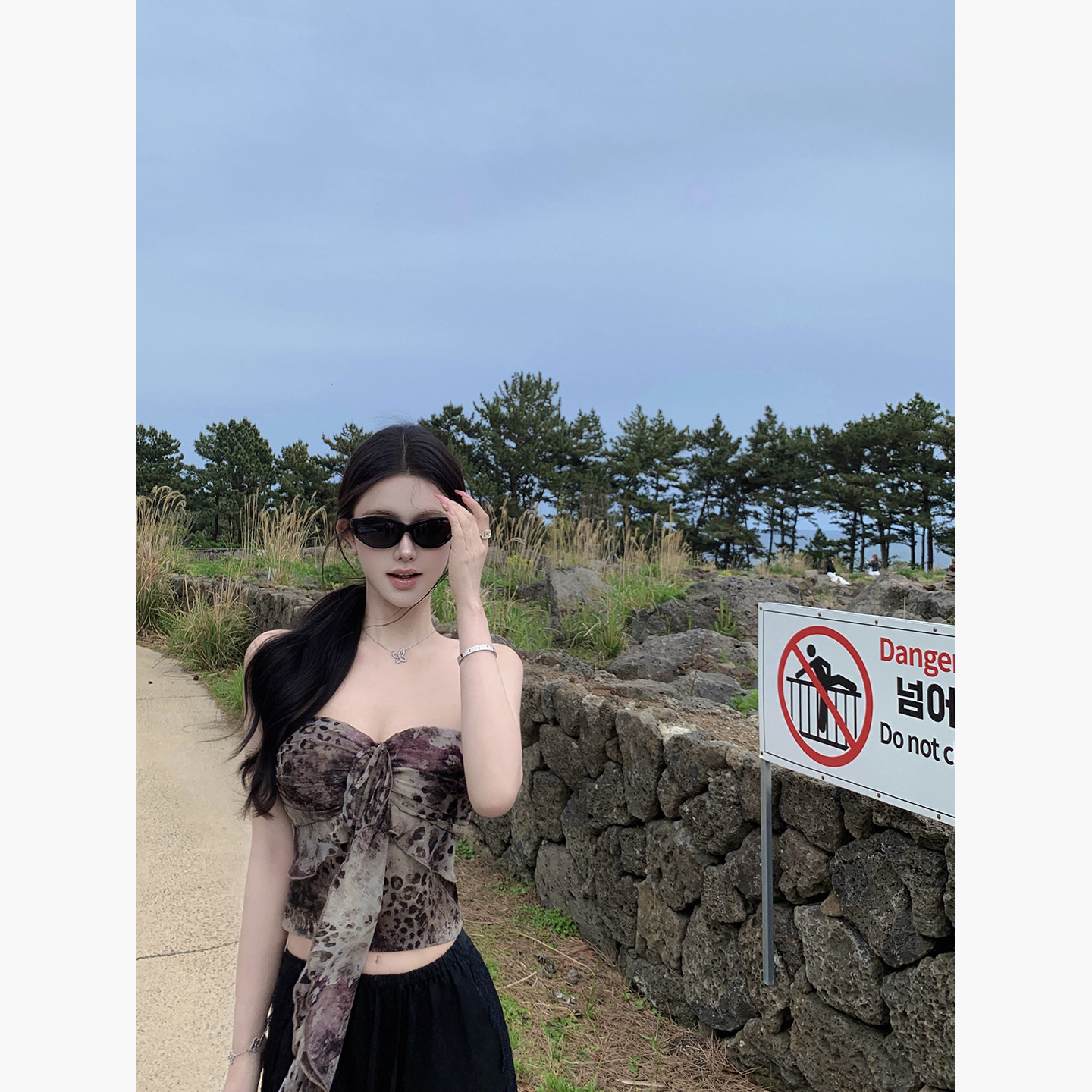 JAYKYYANG木耳边飘带抹胸上衣图片