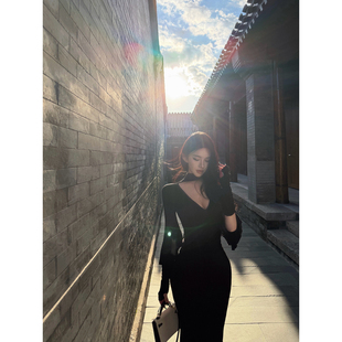 JAYKY YANG【欧若拉】中古感绑带v领中袖连衣裙针织修身包臀长裙