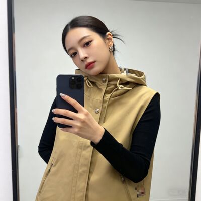 2026年春季新款休闲舒适连帽马甲女轻薄连帽外套-126009