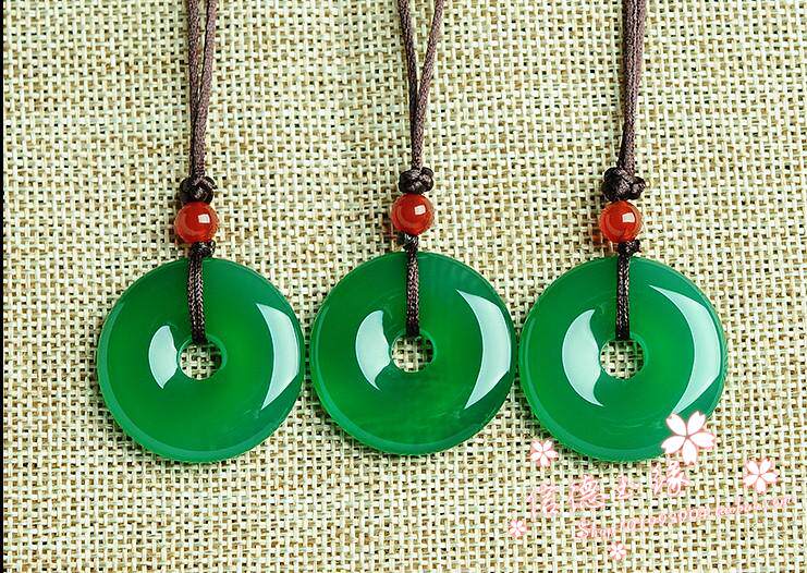 天然巴西绿玛瑙玉髓A货平安扣吊坠水润冰种碧绿玉坠男女吊坠证书在类目 饰品/流行首饰/时尚饰品新, 项坠/吊坠中 - 来自Buy2taobao.com提供专业的淘宝代购服务