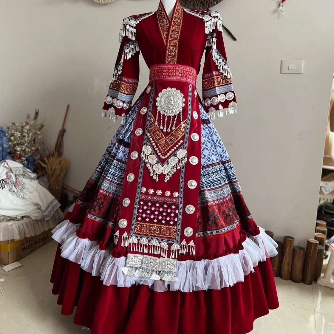 苗族旅拍苗疆服装2025情侣礼服套装婚服土家族少数民族摄影