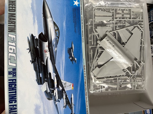 田宫拼装飞机 61098 1/48 美军 F-16CJ 战斗机 模型