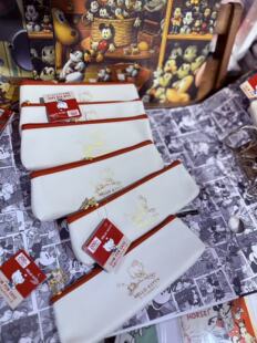 日本Hello Kitty合皮斜纹笔袋，白色配红色拉链，全新带吊牌。