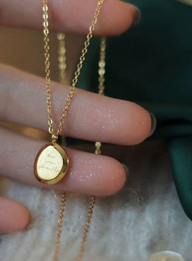 钛钢项链 冷淡风简约字母几何圆牌项链女百搭镀14K金轻奢锁骨链