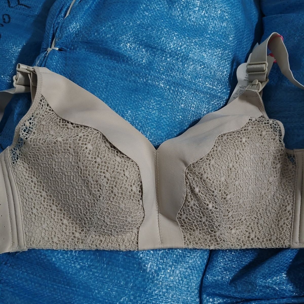 都市品牌女人心哺乳下垂聚拢上托文胸