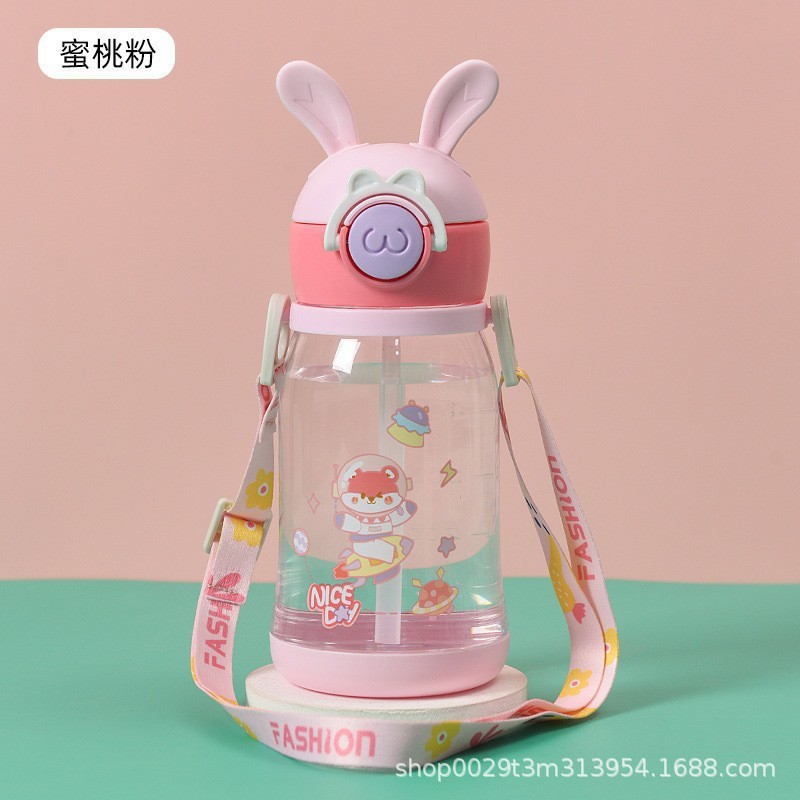 儿童水杯夏季便携吸管杯夏天可爱塑料杯子小学生水壶男背带水杯女