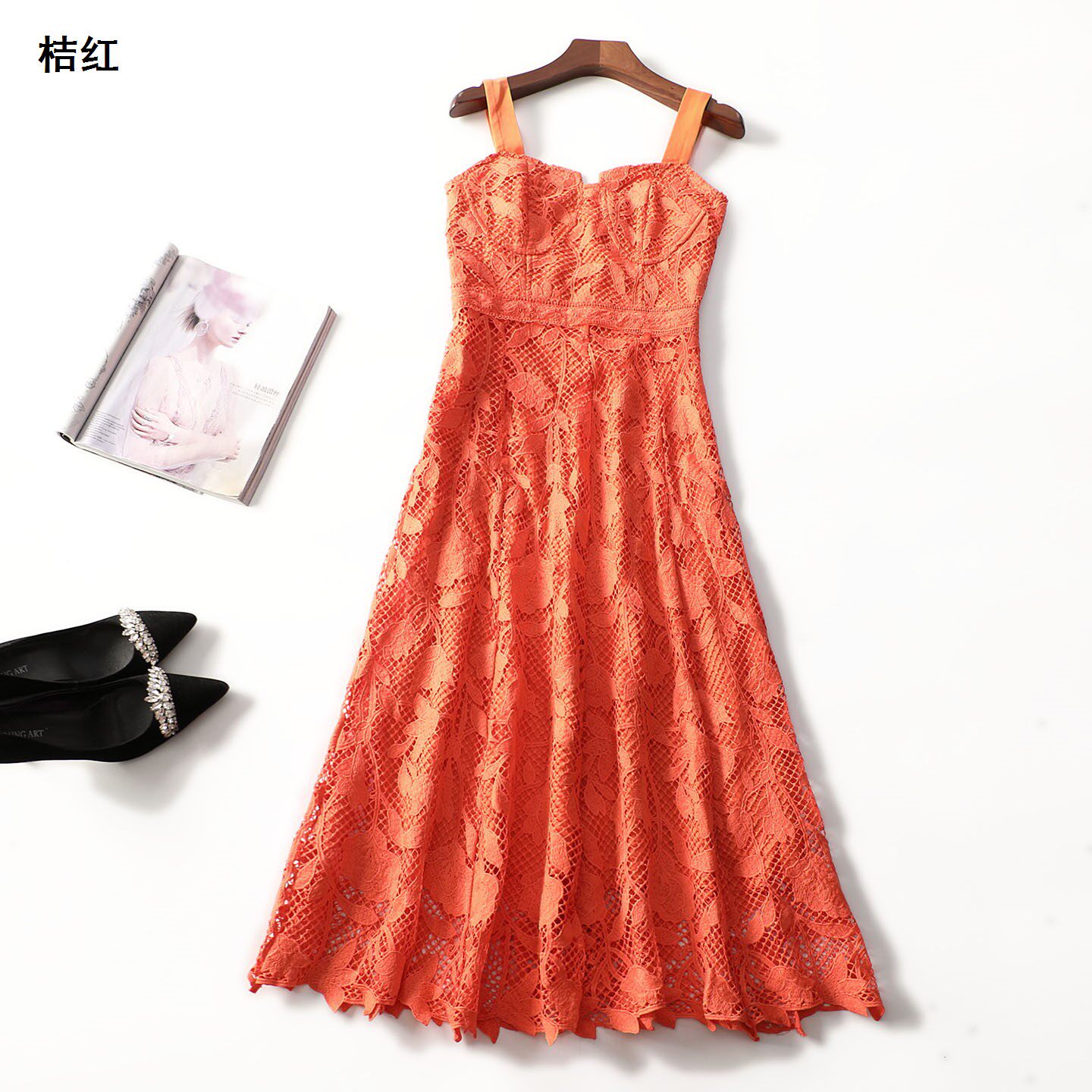 248734南油高定奢华欧洲站批200+走秀水溶花夏加长款吊带连衣裙