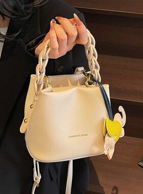 2026春季新款PU2025年春季其他拉链带挂件均码单肩包简约款斜挎包