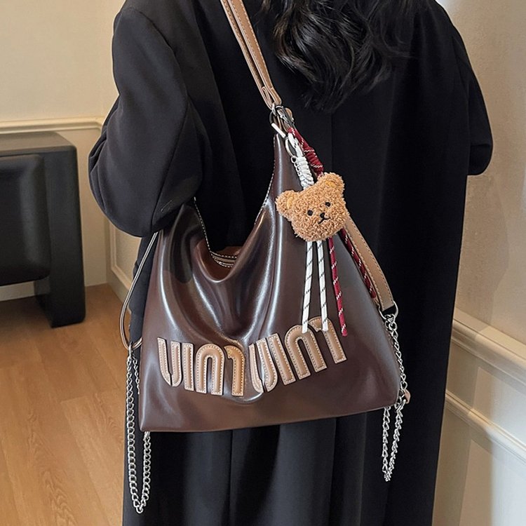 德国BLOM新款时尚质感秋冬高级感大容量通勤单肩包轻便简约通勤包