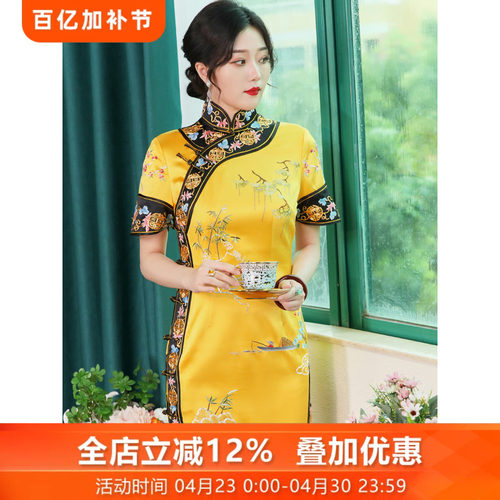 三重门宫廷宴会长款刺绣旗袍