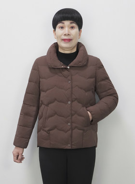 55岁妈妈羽绒服短款冬季保暖女装