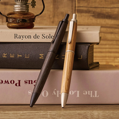 三菱橡木杆圆珠笔签字笔SXN-PM