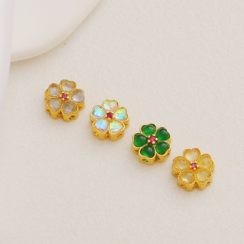 哑金镶锆石月光猫眼五叶隔珠