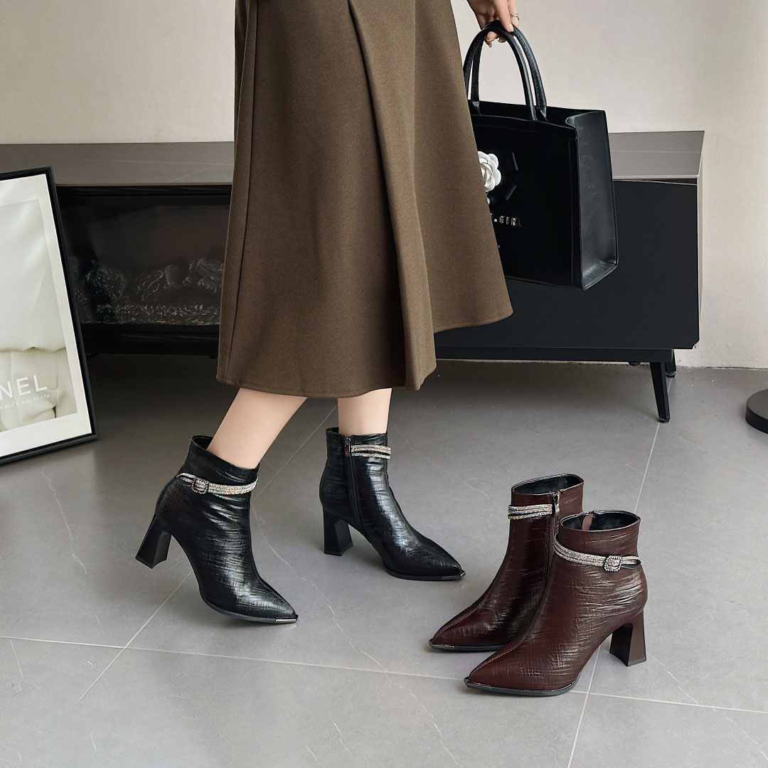 2025春季新款粗跟尖头瘦瘦靴