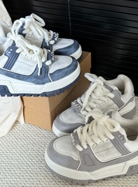 2026春季新真皮休闲运动厚底小白鞋女面包板鞋运动风休闲鞋