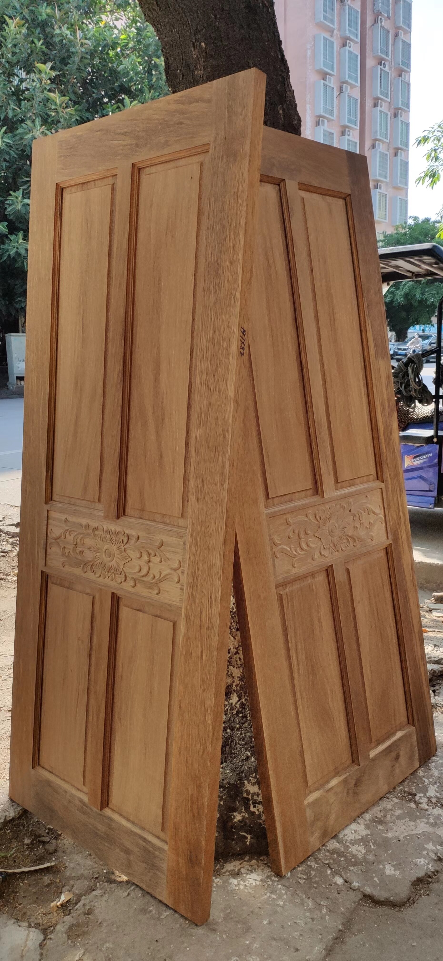 菠萝格纯实木门平开门房间门原木门定制卧室门刚果沙比利原木门