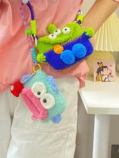 手工毛绒线钩针丑鱼汉顿耳机包编织diy材料包三眼仔手机零钱包