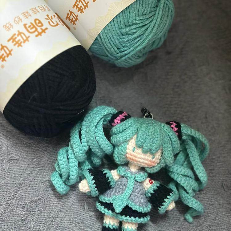 毛线钩针初音未来玩偶手工编织仿真人偶diy材料包可爱包挂钥匙扣