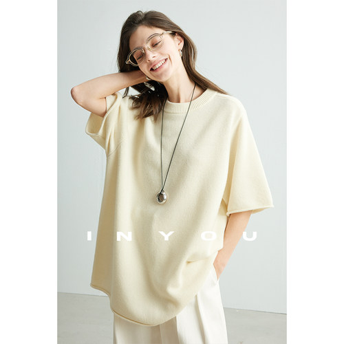 因由美利奴羊毛套头圆领套头针织