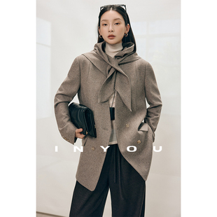 因由 外套女秋冬 时髦高智无领三角巾轻暖宽松直筒气质羊毛西装