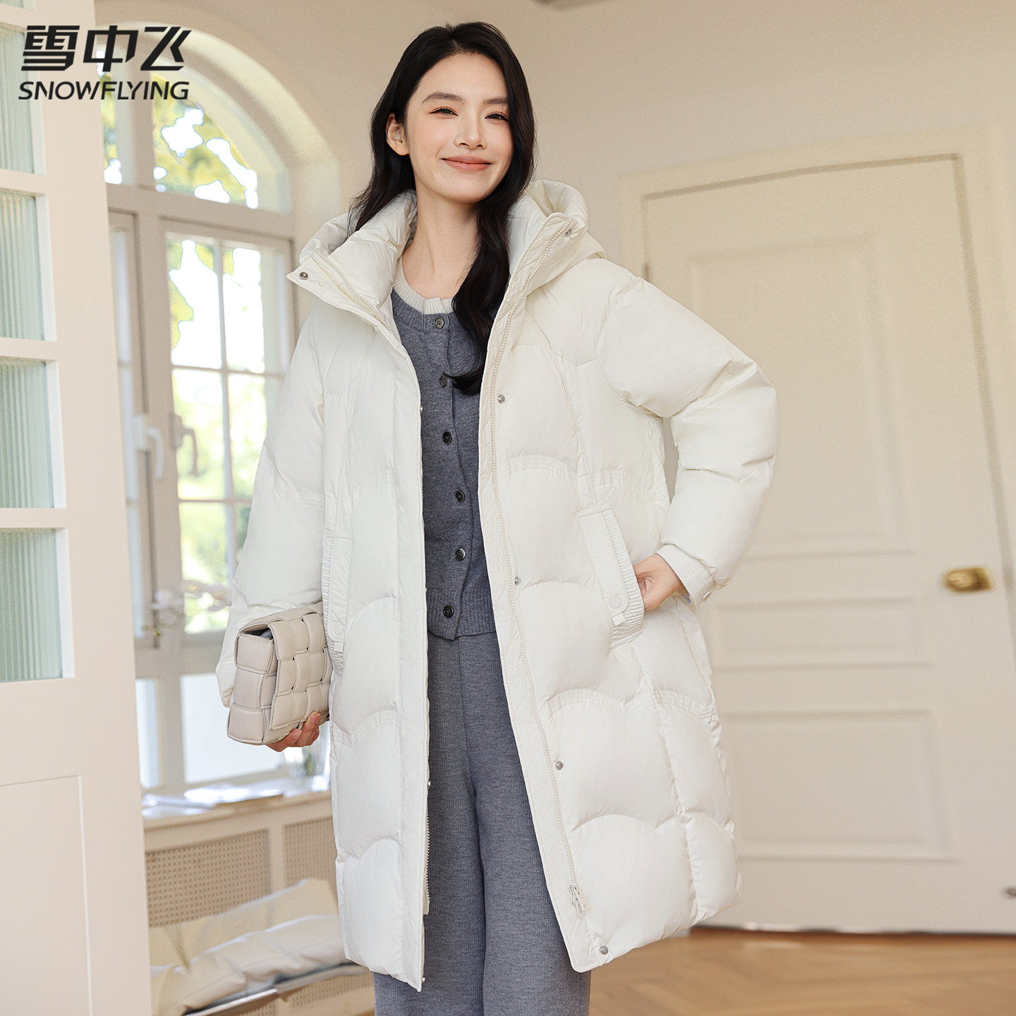 雪中飞羽绒服中长款女连帽2025新款冬季宽松茧型落肩防寒保暖外套