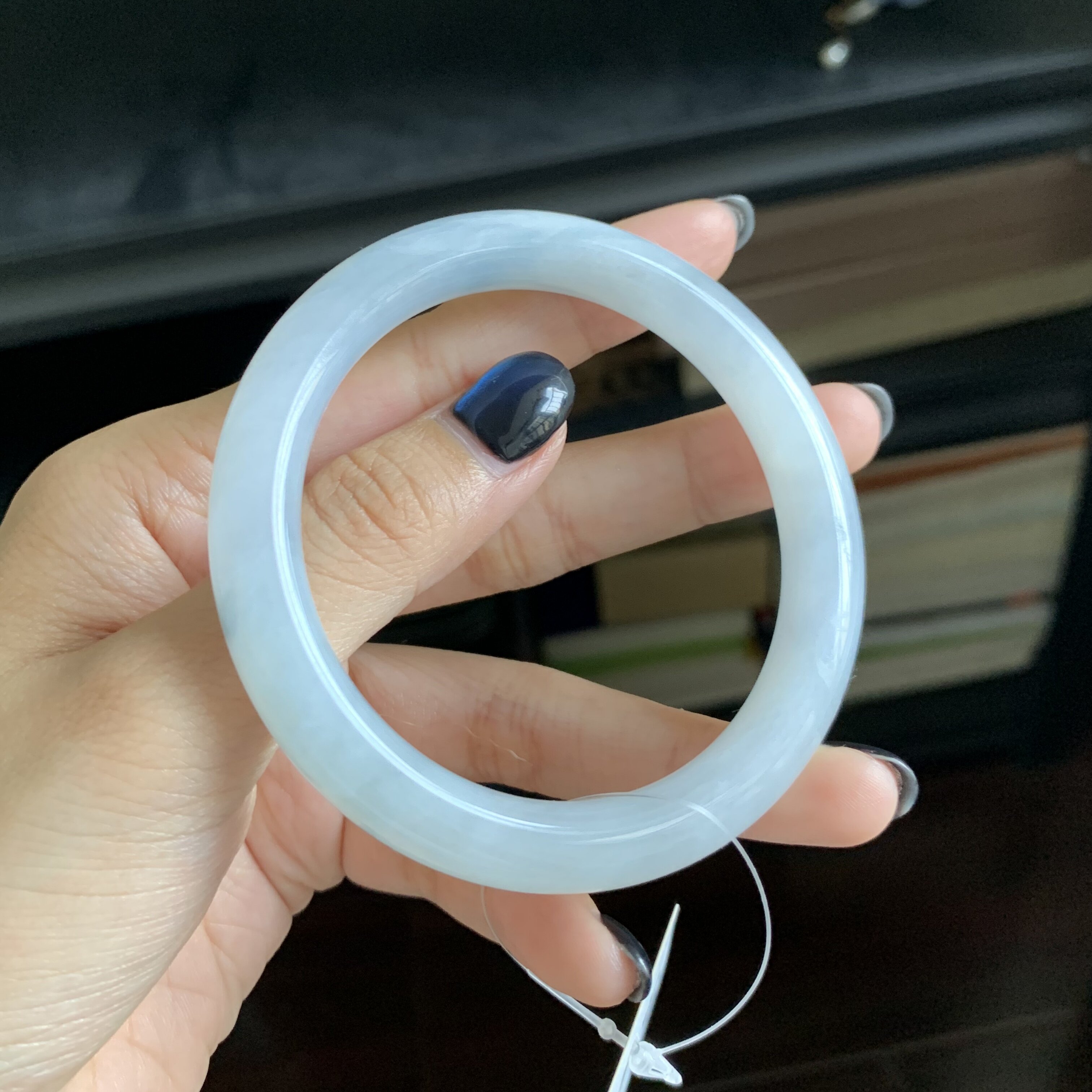 毛毛的翠/M 10801/天然淡淡奶蓝翡翠手镯/55.4/2100图片