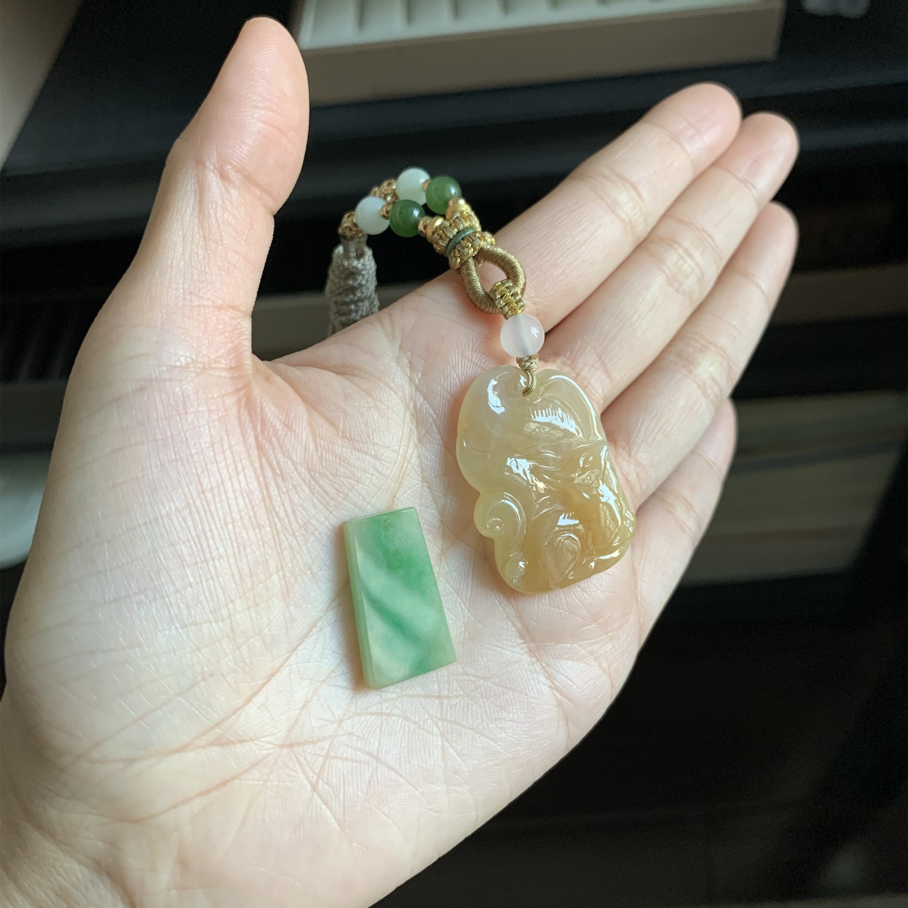 毛毛的翠//M 12387/天然特色黄翡狐狸绿色无事牌翡翠挂件/450