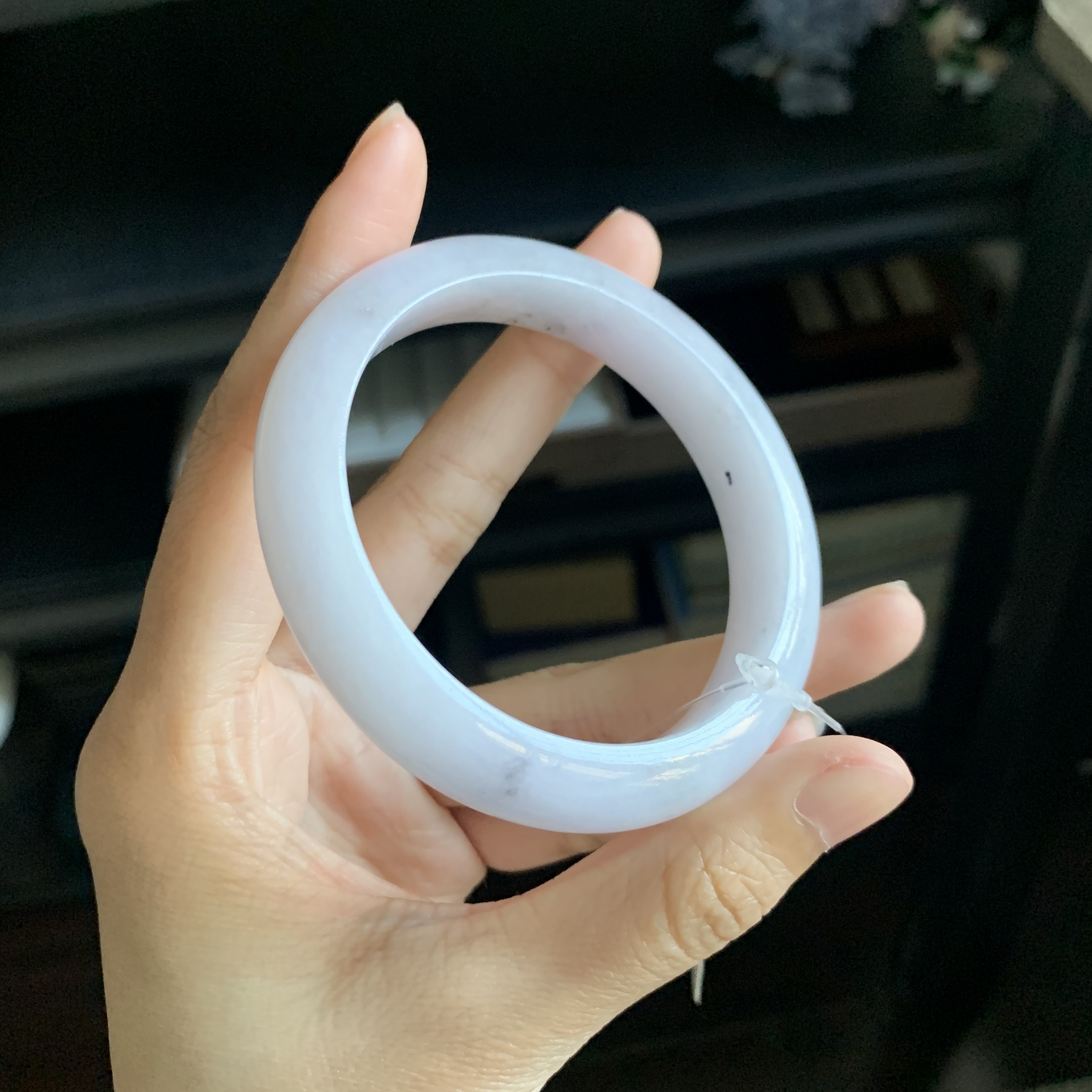 毛毛的翠//M 11790/淡淡粉紫底洒乌鸡翡翠正圈手镯/53//490