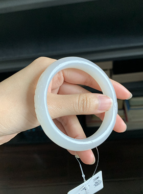 毛毛的翠//M 12681/和田玉烟灰雕花手镯//57.0/400