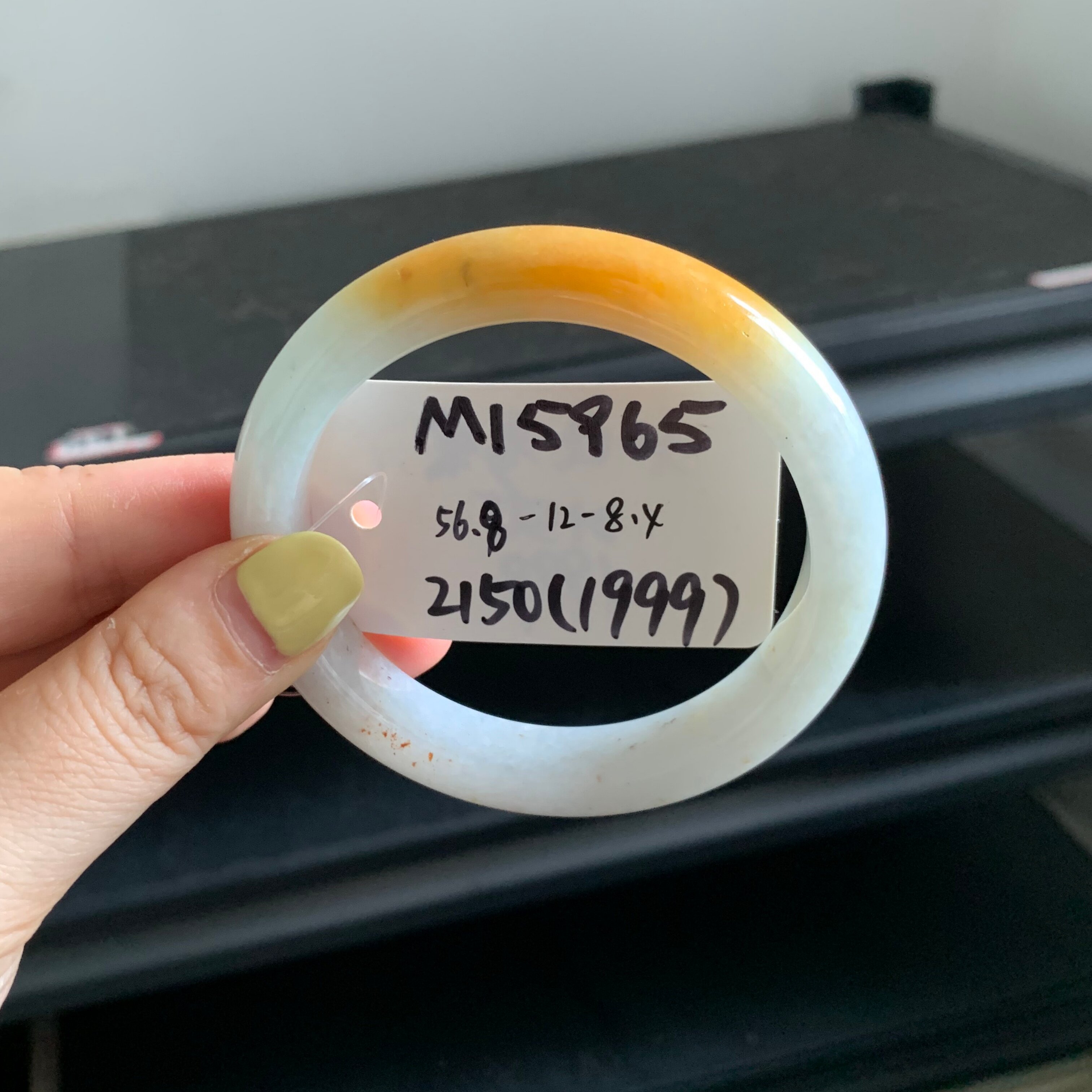 毛毛的翠/M 15965/天然飘黄翡翡翠正圈手镯/56.8/2150图片
