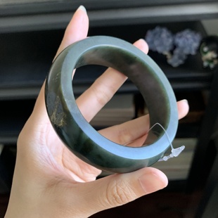 11461 和田玉新疆蓝调沙枣青宽版 手镯 4800 毛毛 58.7 翠