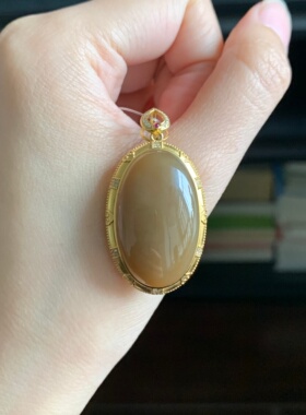 毛毛的翠//M 13652/和田玉18k精镶糖玉大蛋面吊坠/3800