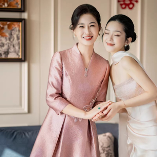 年轻喜婆婆婚宴礼服2026新款订婚妈妈装高端轻奢长袖旗袍大码