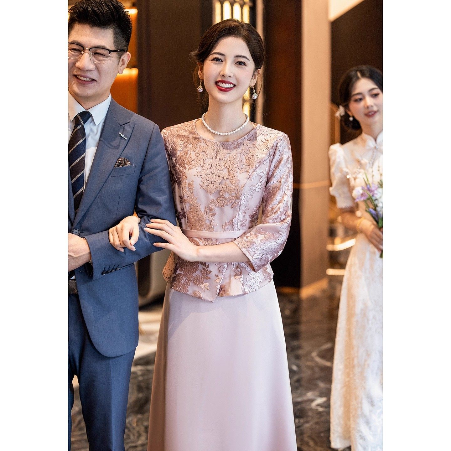妈妈礼服喜婆婆婚宴装2026新款蕾丝连衣裙高贵气质婚宴装平时可穿
