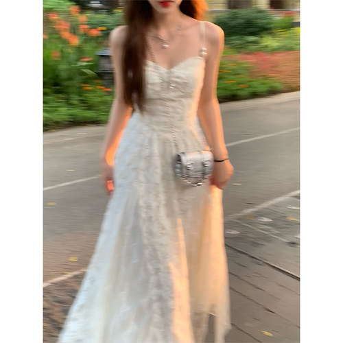 气质温柔风设计女装连衣裙