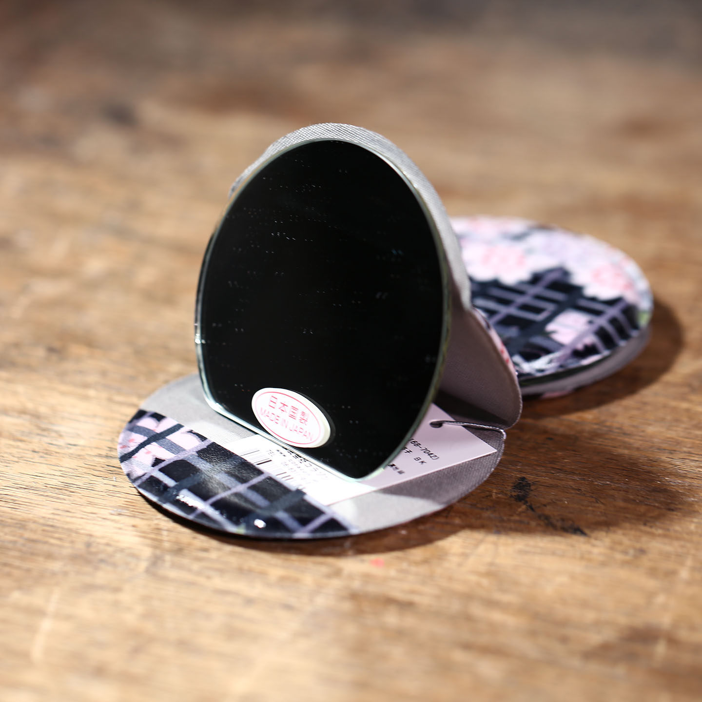 日本进口化妆镜台镜和风玻璃镜子随身携带女士小镜子补妆镜伴手礼