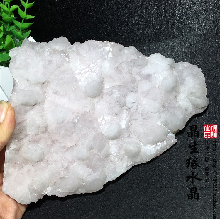 天然淡粉方解石矿石标本摆件 垒包 带荧光收藏观赏石实物图