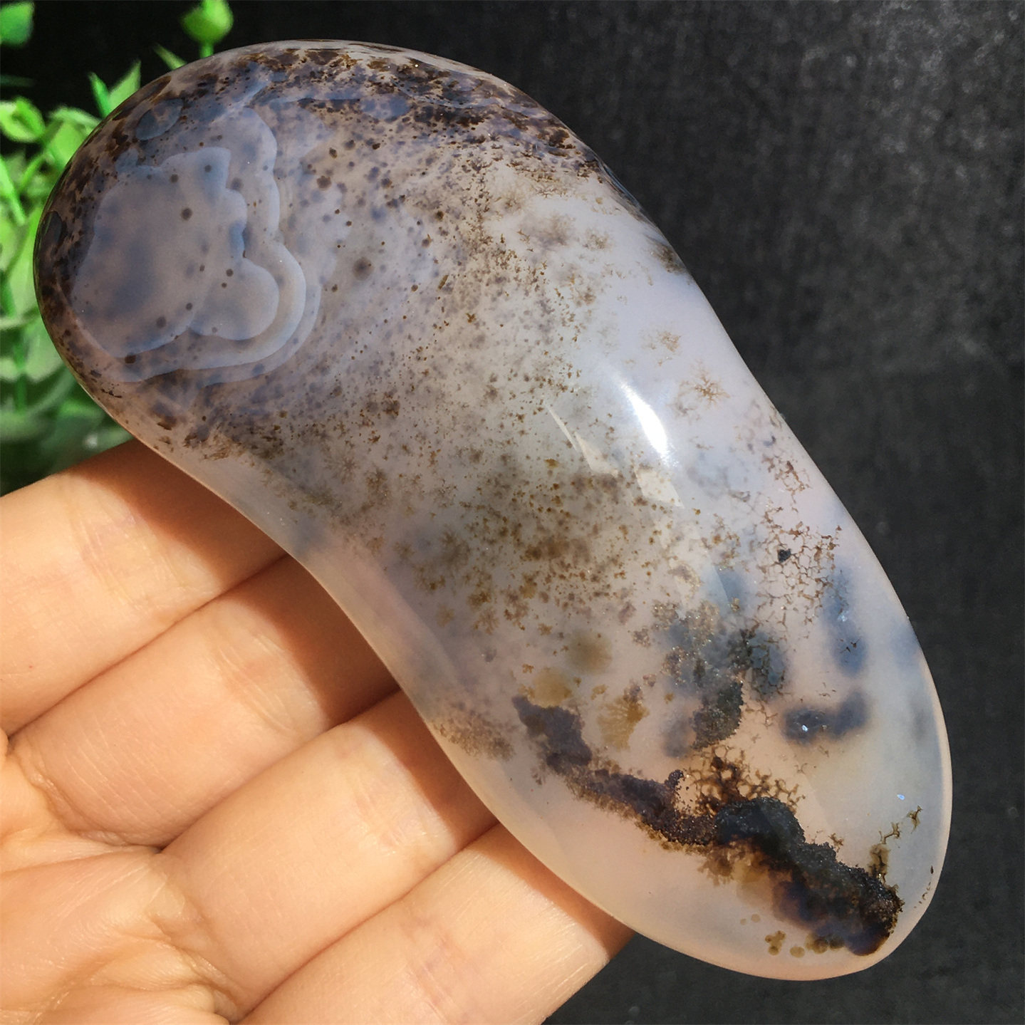 天然水草玛瑙原石打磨小把玩实物图