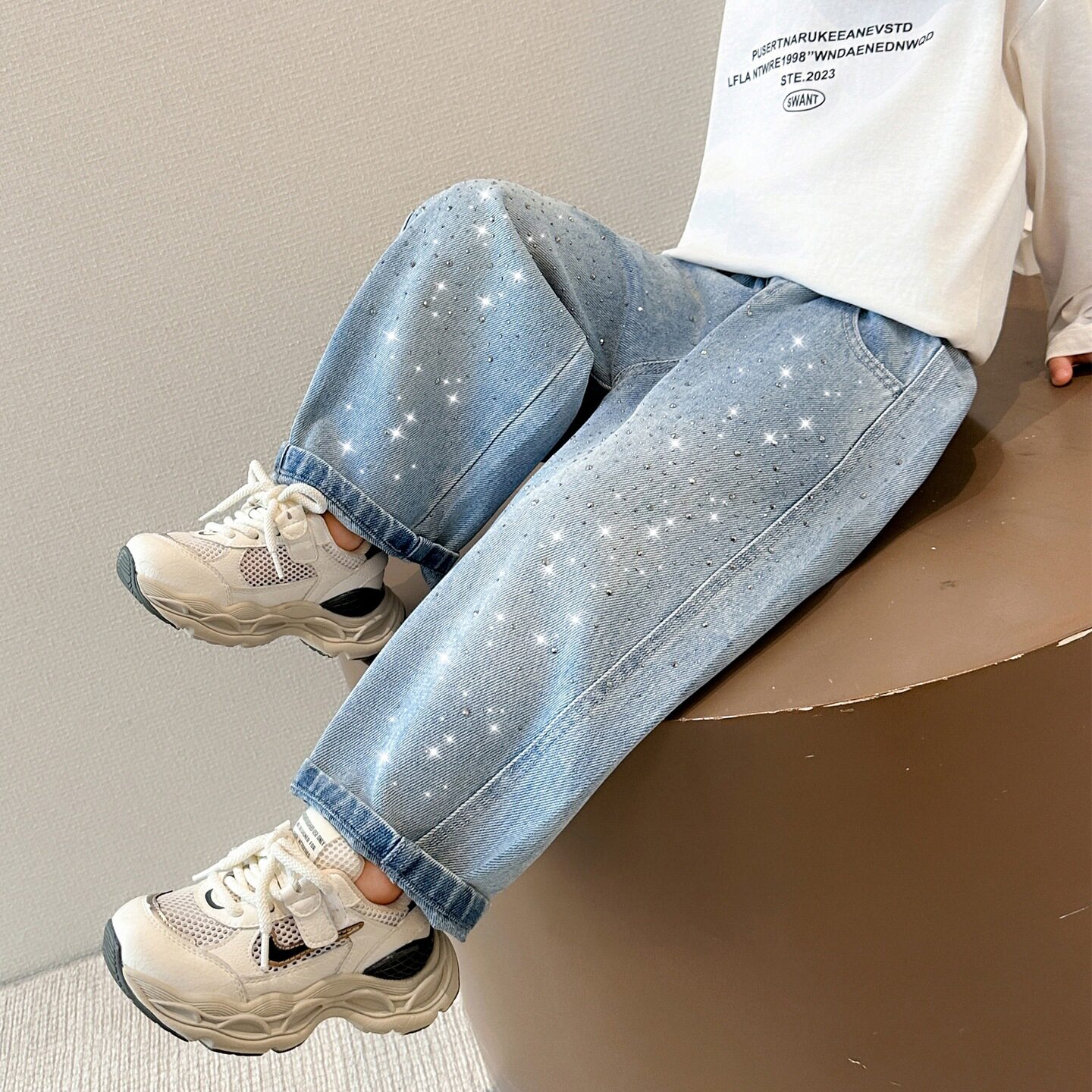 儿童春装裤子女童烫钻牛仔裤2026新款洋气春款小女孩宽松牛仔长裤