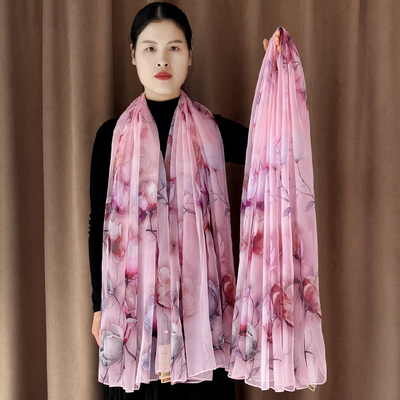 新款丝巾长款春秋时尚围巾高档百搭印花披肩洋气防晒妈妈纱巾沙滩