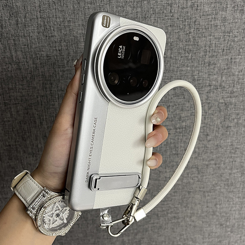 三只鱼【高档荔枝皮纹相机壳典雅白手提绳】适用小米15/14ultra/17pro手机壳新款网红时尚防摔全包保护套男女