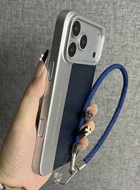 三只鱼【商务荔枝皮纹相机壳远峰蓝手提绳】适用于苹果17promax/17pro手机壳新款潮牌创意防摔全包保护套男女