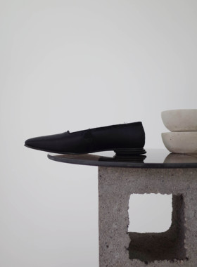 HOME WORK 18ss优雅绸缎毛边装饰方头鞋