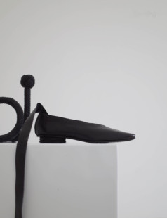 原创设计师头V口绑带鞋 18ss WORK HOME