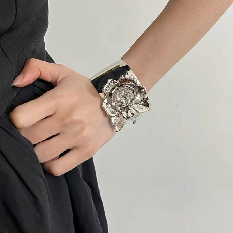 欧美女锌合金立体花朵开口宽手镯