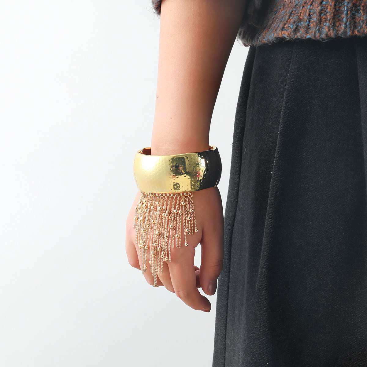 欧美风合金夸张弹簧扣手镯女流苏装饰宽版手环个性时尚百搭装饰品