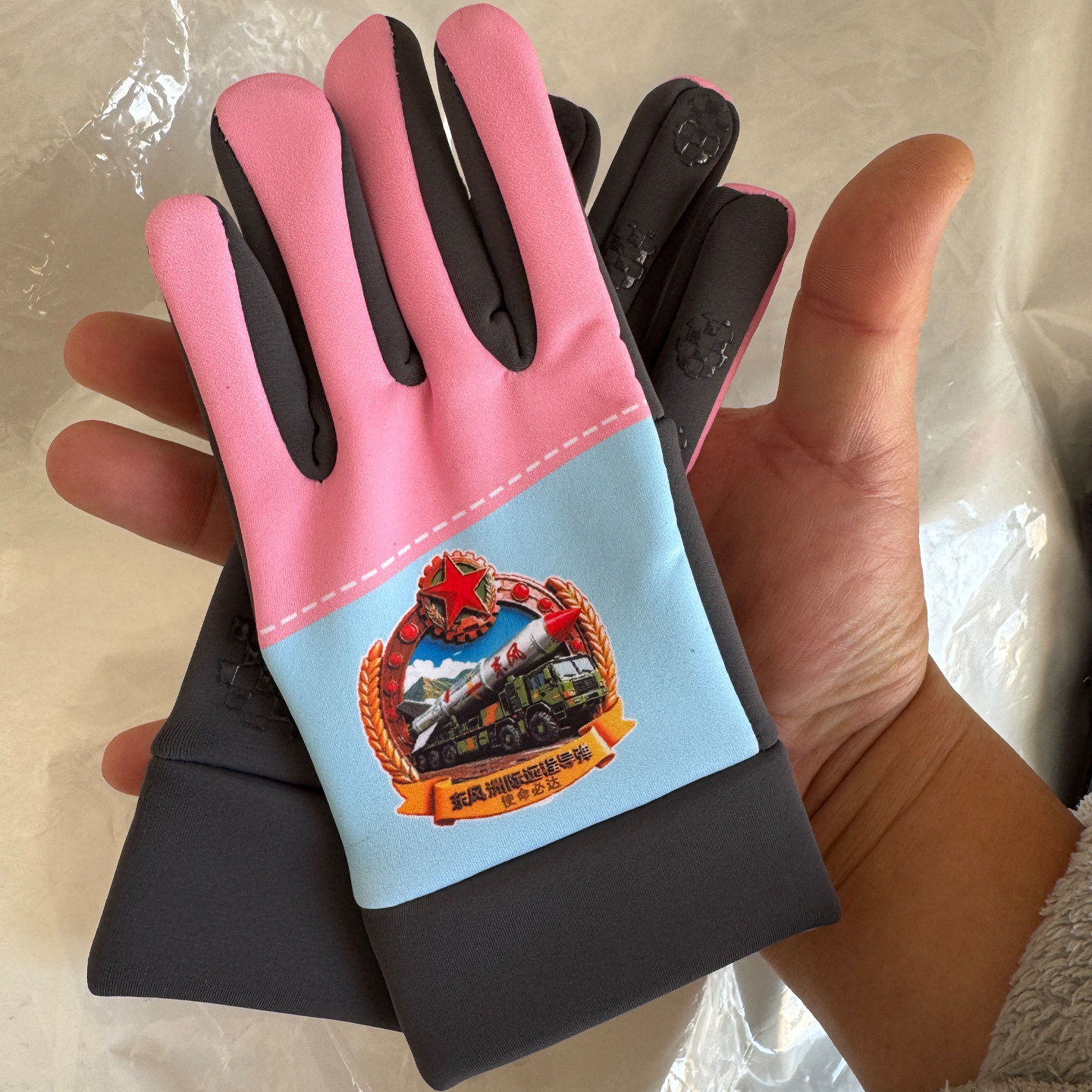 儿童防水手套加绒保暖滑雪防滑防风高弹性冬天钓鱼登山骑车3岁6岁