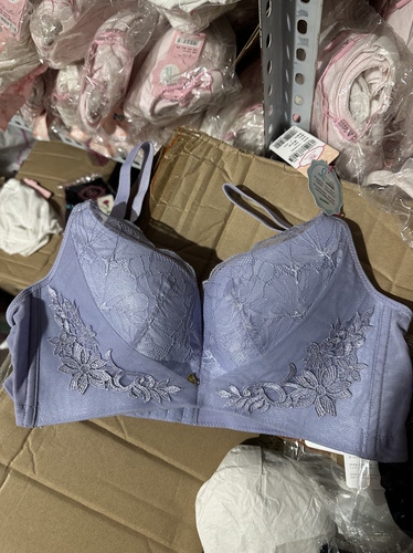 依曼丽专柜正品YK5632！杯里一次成型！无钢圈超级舒服哦！